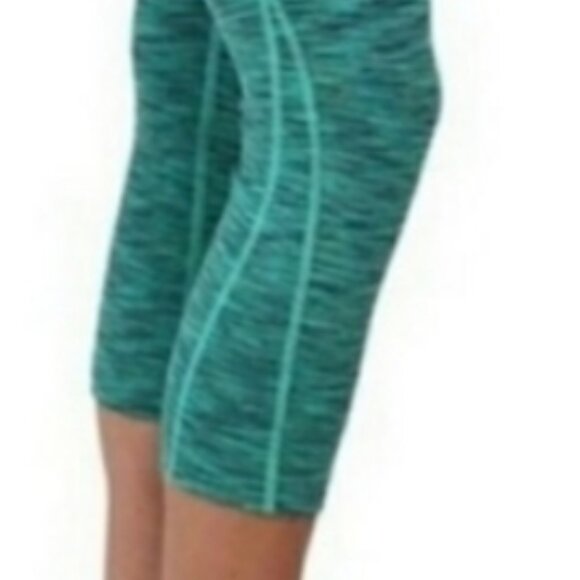 Lucy Hatha Capri Leggings in Spacedye Green - Picture 3 of 5